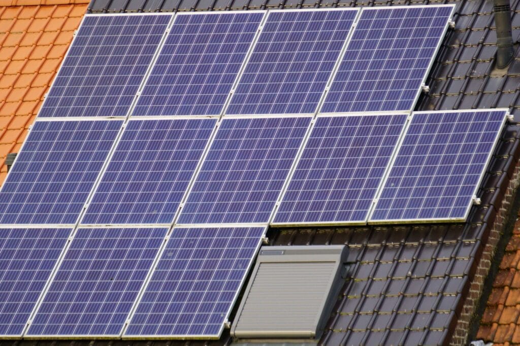 How Much Roof Space Is Needed for a 5kW Solar System in Pakistan